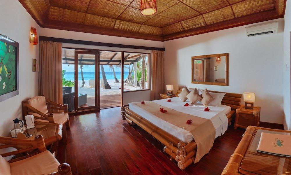 Angaga Island Resort And Spa Exterior photo