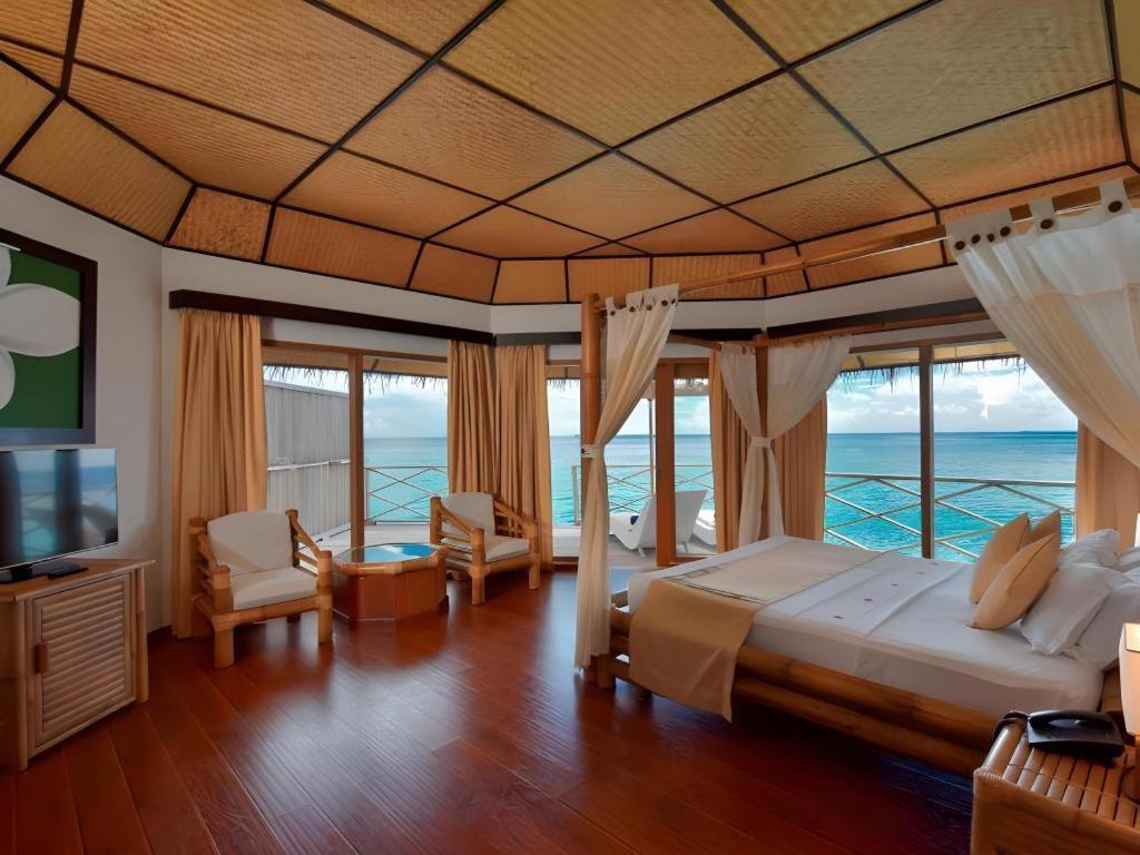 Angaga Island Resort And Spa Exterior photo