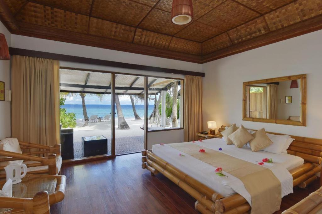 Angaga Island Resort And Spa Exterior photo