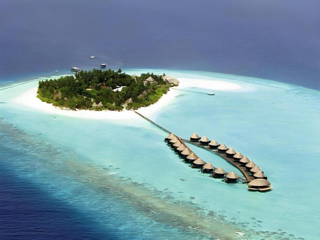 Angaga Island Resort And Spa Exterior photo
